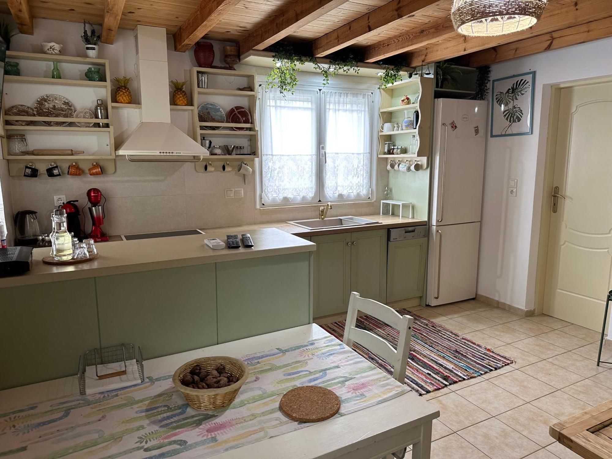 Dafne House Case de vacanță Koxaré